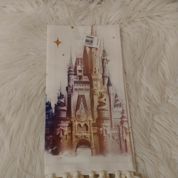 💝FIRM! NWT DISNEY PARKS WALT DISNEY WORLD 50TH ANNIVERSARY KITCHEN TOWEL - Picture 5 of 7